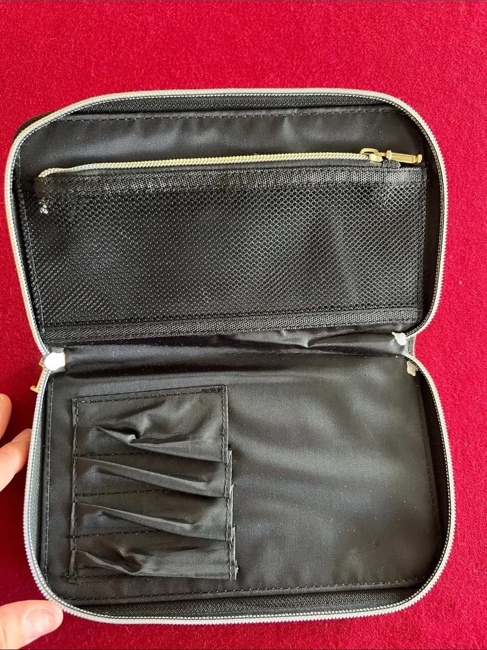 NWT Isaac Mizrahi New York floral designed makeup to-go case